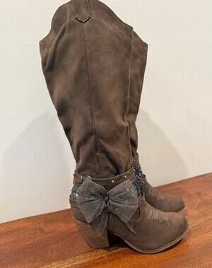 NOT RATED BOOTS, size 7